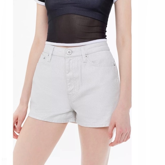 UO BDG Girlfriend High-Waisted Denim Short – Shimmer Denim - Picture 5 of 11